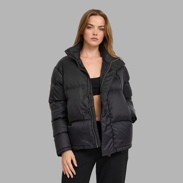 Manteau noir avec fermeture magnétique