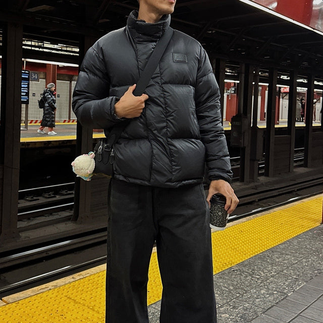 Manteau noir avec fermeture magnétique