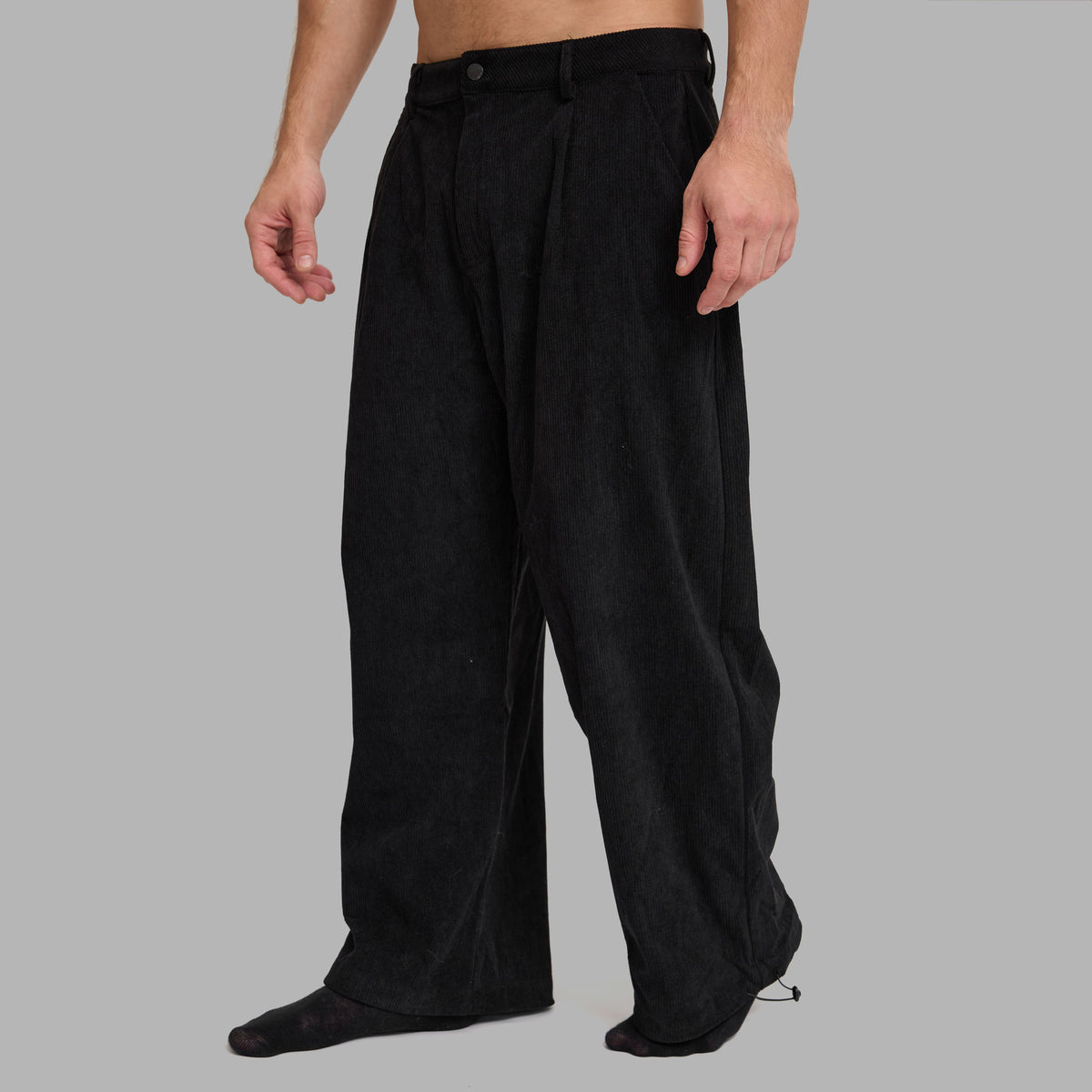 Pantalon noir en velours côtelé 