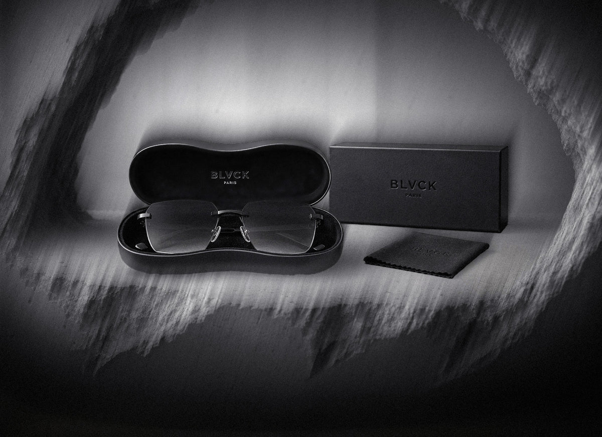 Black out Complete with signature packaging.