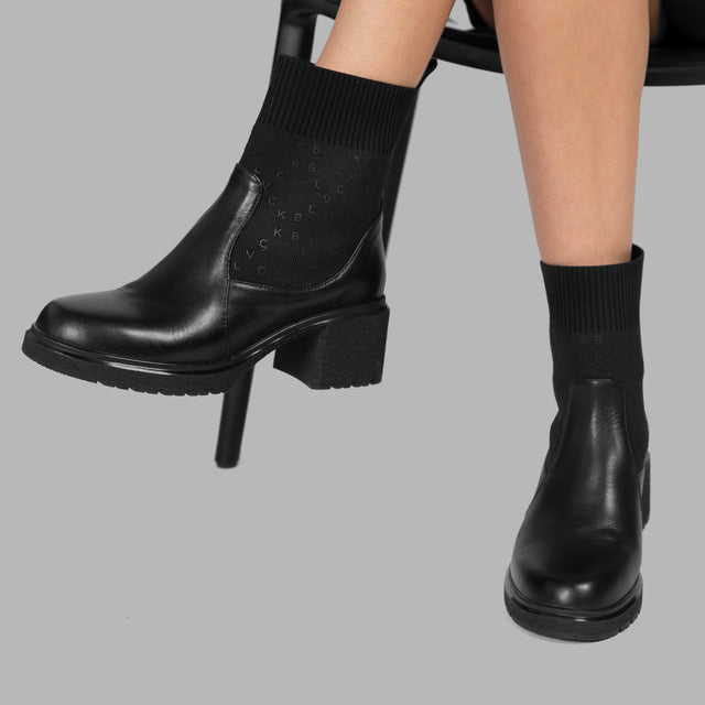 Bottines noires avec monogrammes