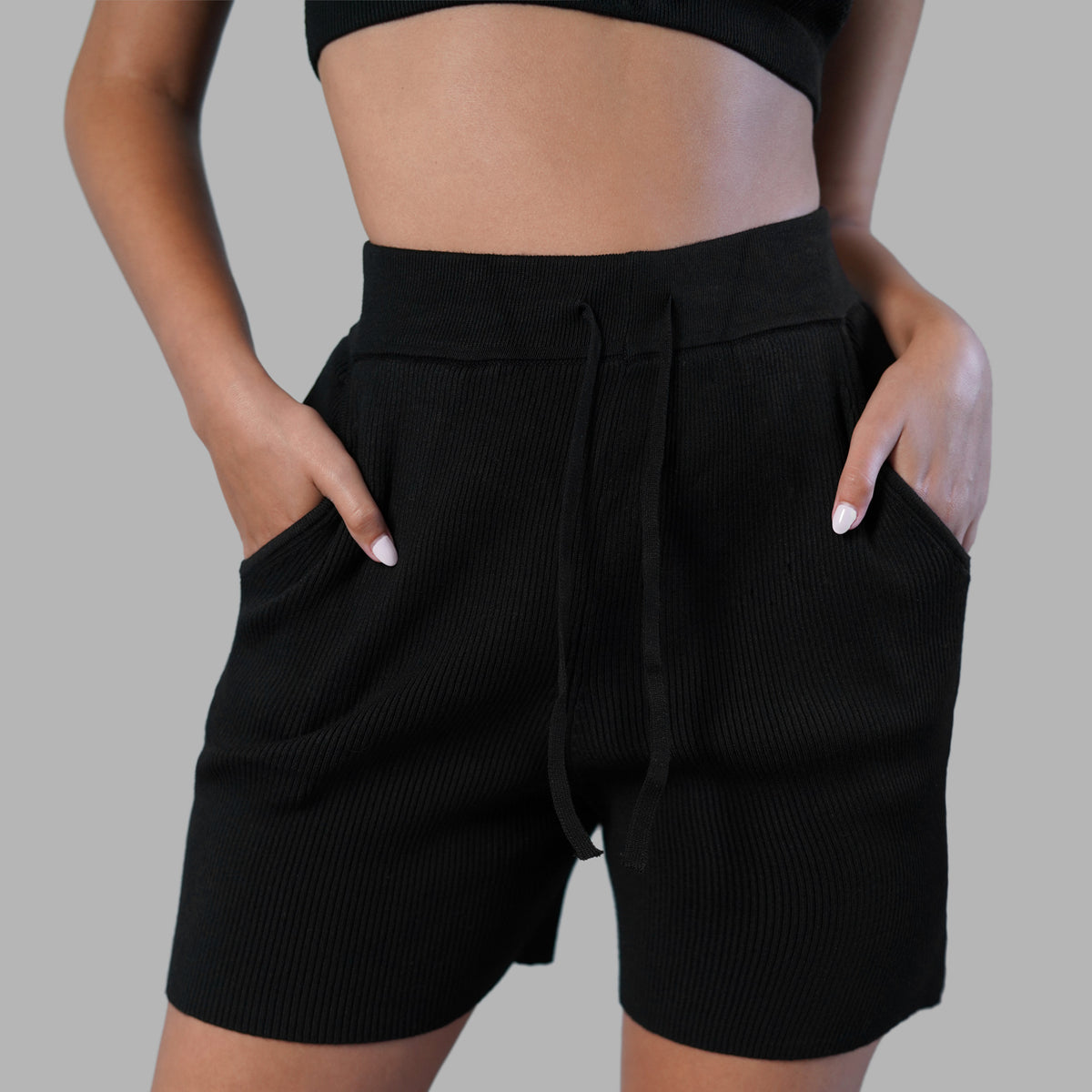 Short en cachemire noir