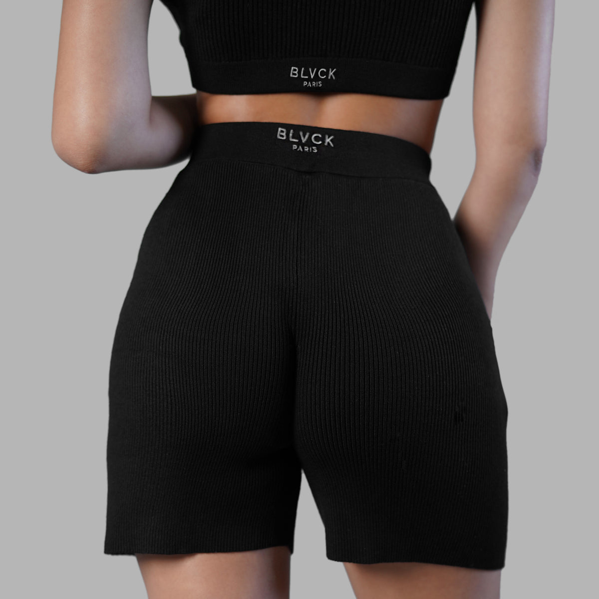 Short en cachemire noir