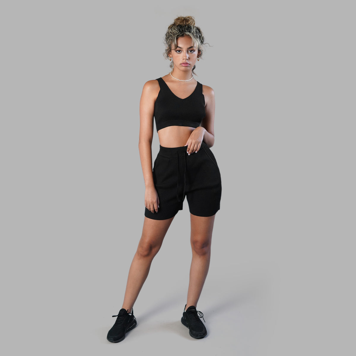 Short en cachemire noir