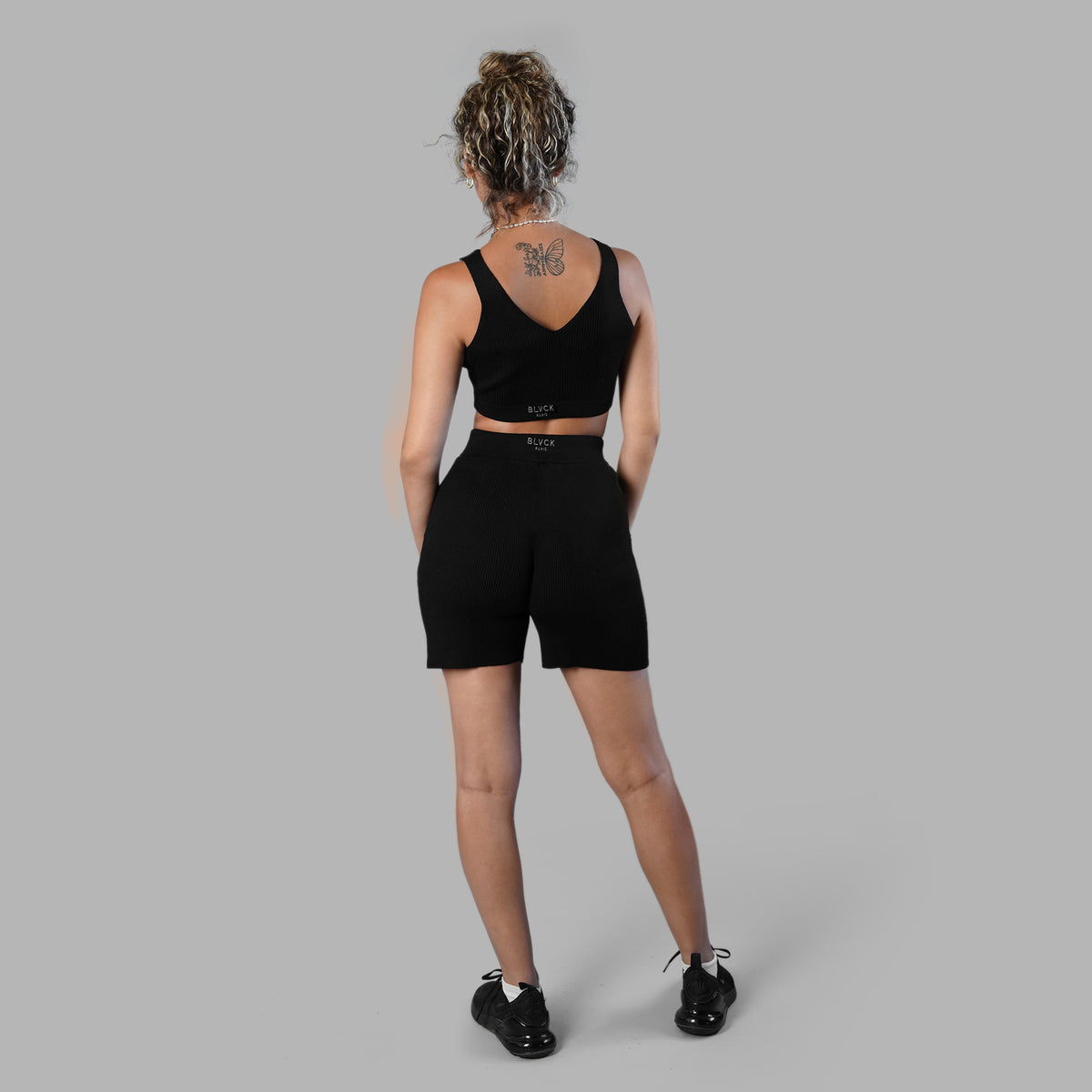 Short en cachemire noir